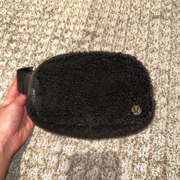 Lululemon Sherpa Everywhere Belt Bag 1L - Picture 4 of 5